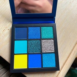 Huda Sapphire Obsessions